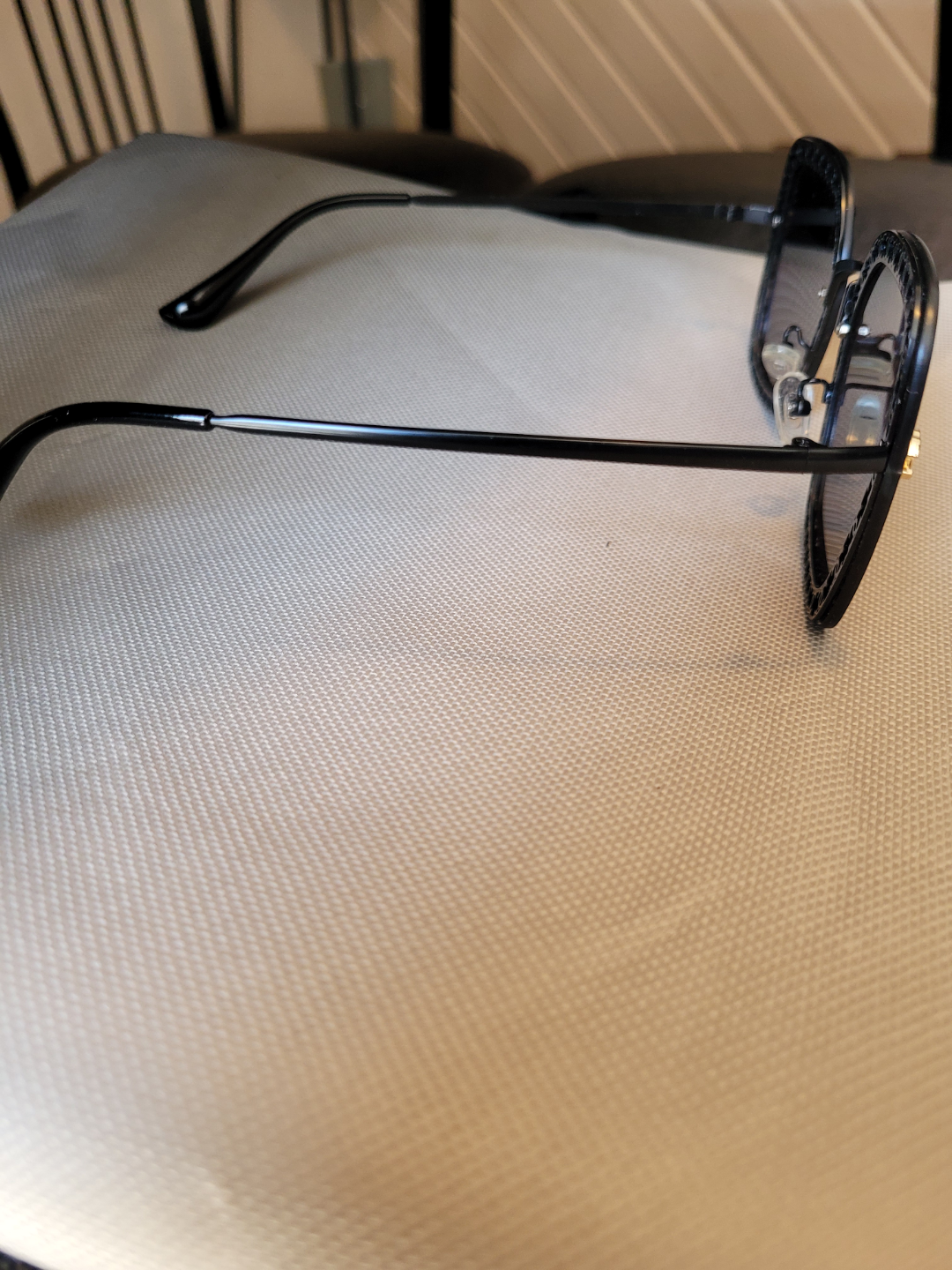 Womens trendy Sunglasses with Case - photo 2