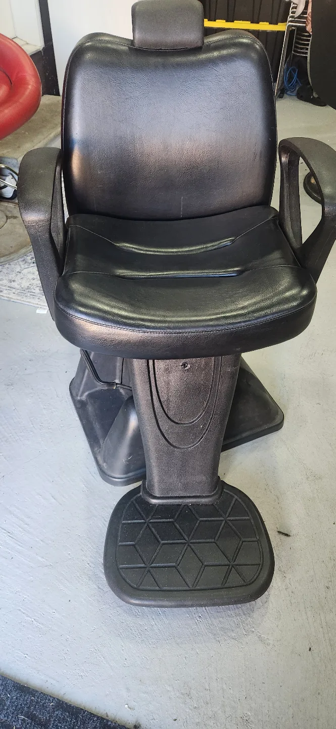 Black Hydraulic Barber Chair thumbnail