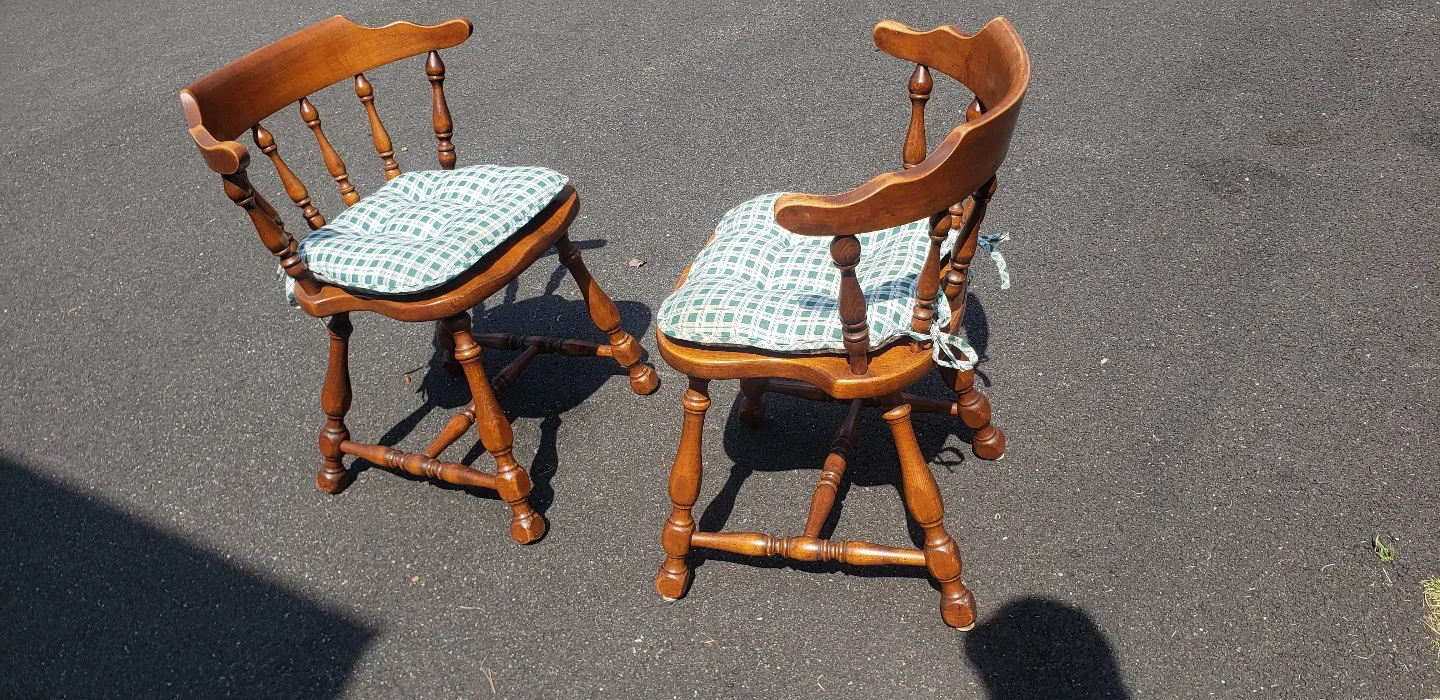 Hale Company, Inc. 4-Piece Dining Set image indicator(6)