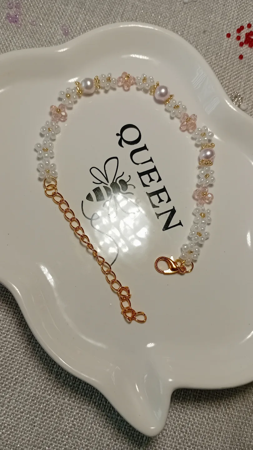 Delicate Beaded Bracelet with Pearls and Flowers image indicator(5)