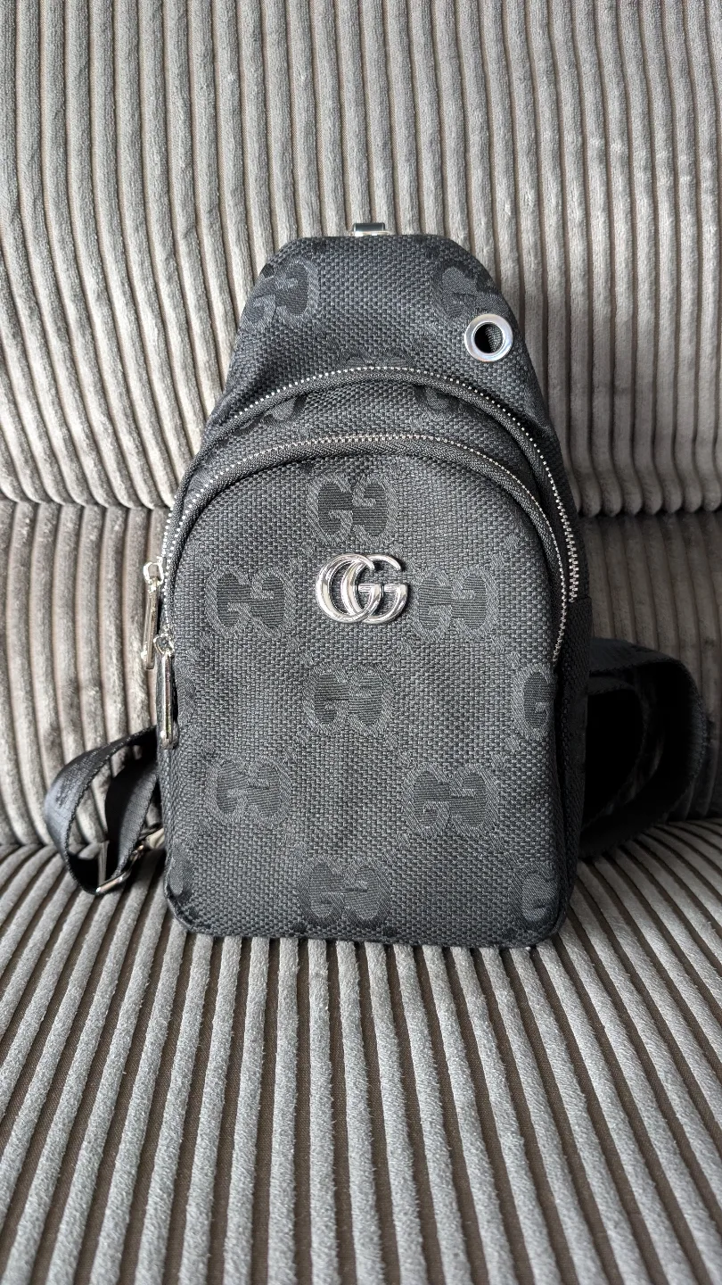 IMMACULATE CONDITION Black Gucci Sling Crossbody Bag image indicator(2)