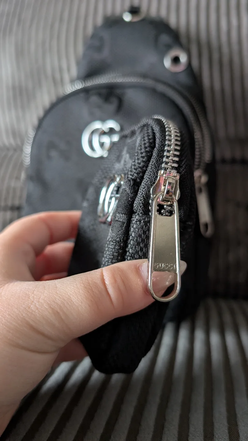 IMMACULATE CONDITION Black Gucci Sling Crossbody Bag image indicator(7)