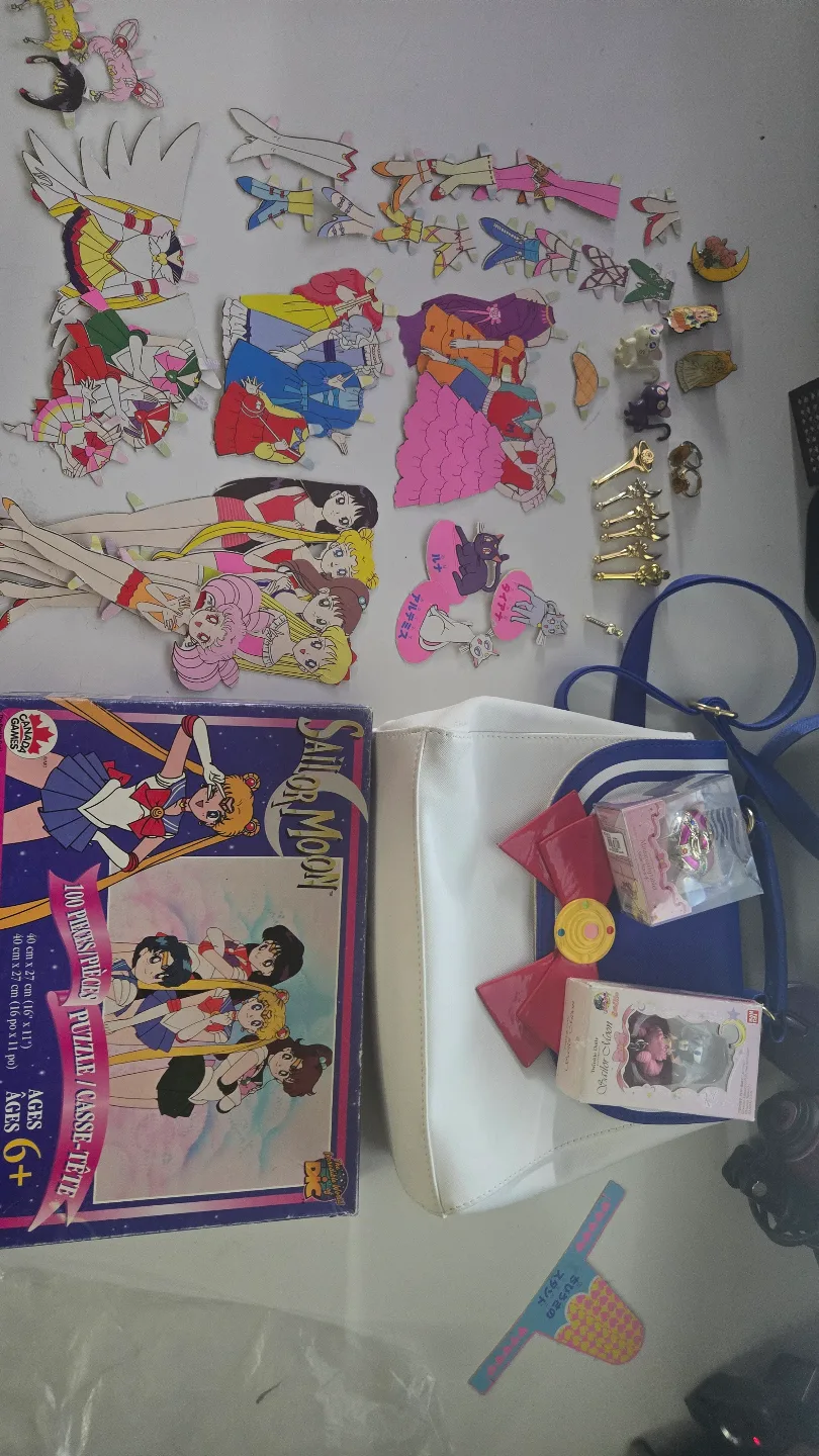 Sailor Moon Lot: Miniatures, Collectibles & More! thumbnail
