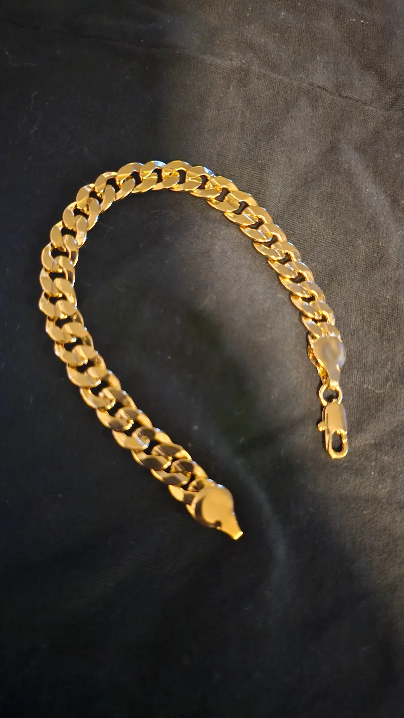 Gold Curb Chain Bracelet image indicator(2)
