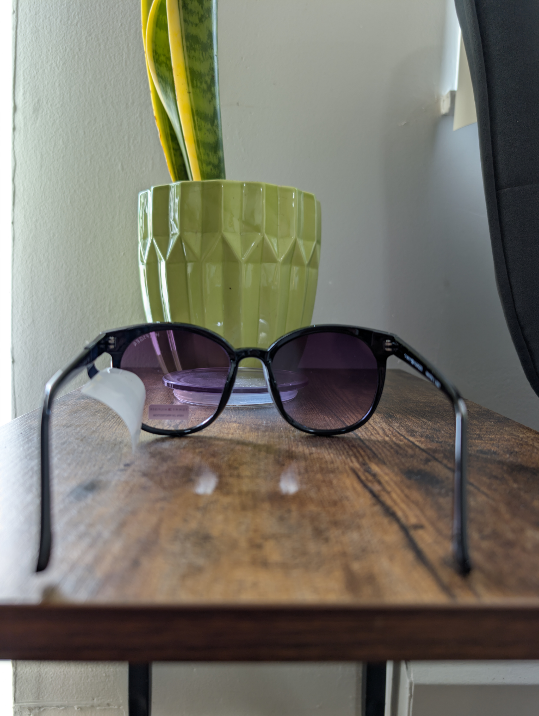 Tommy Hilfiger Sunglasses - Black Frame, Purple Lenses - photo 3