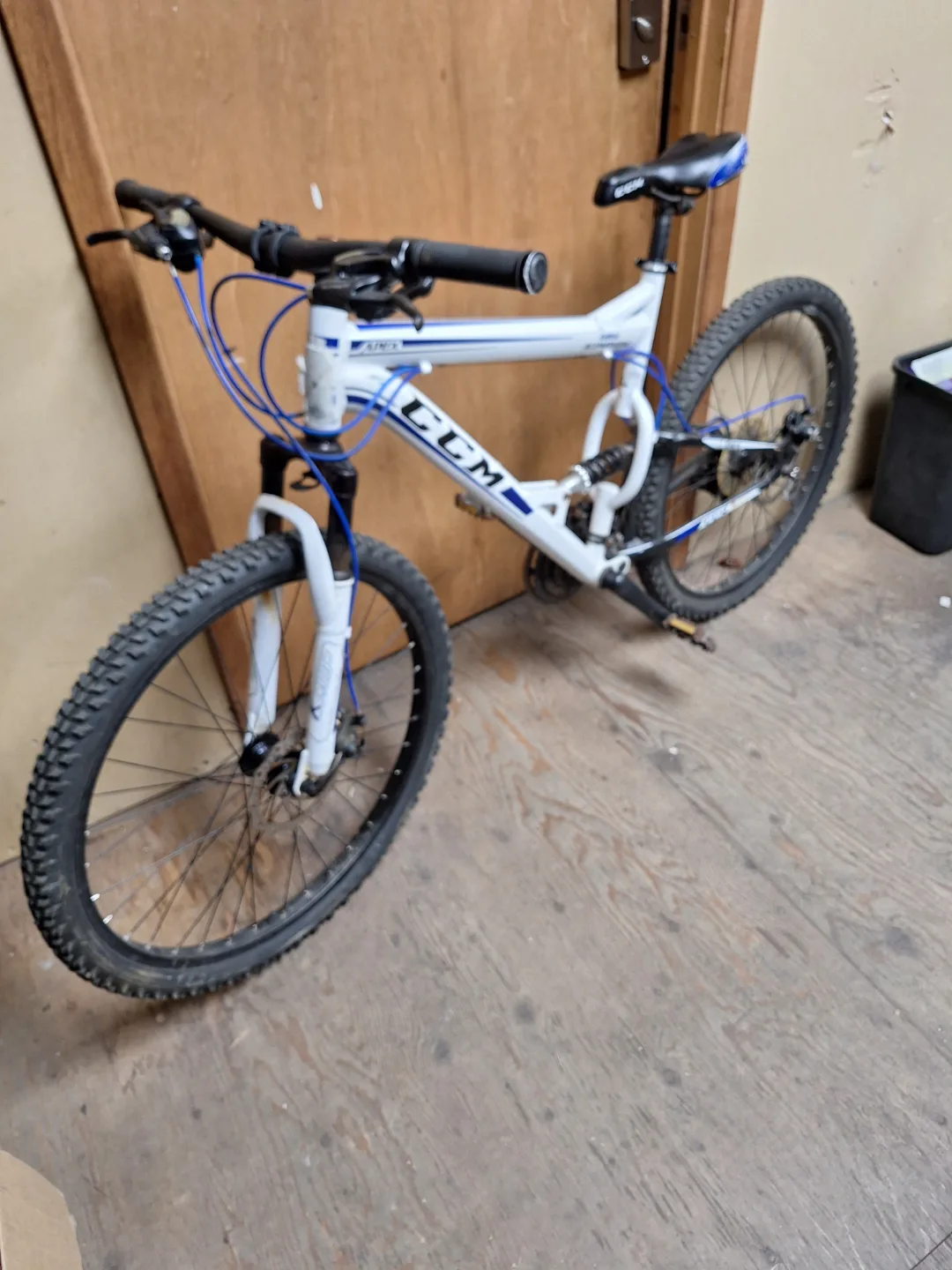 CCM A1000 Mountain Bike image indicator(2)