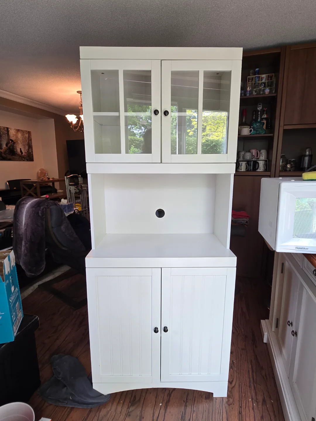 White Kitchen Cabinet with Glass Doors image indicator(4)