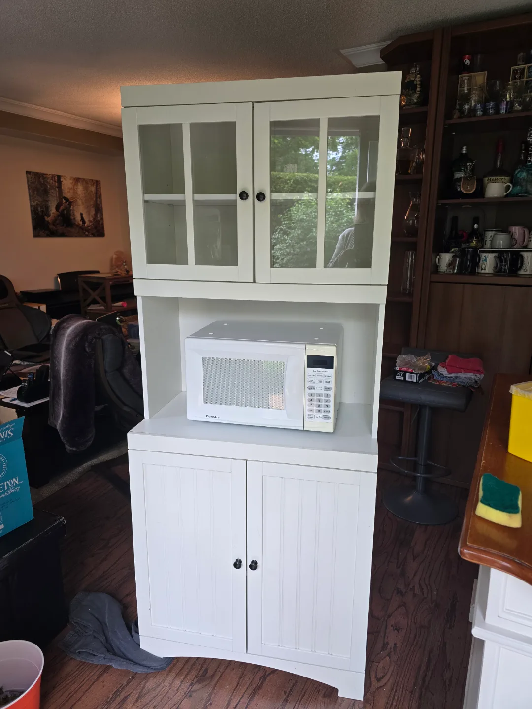 White Kitchen Cabinet with Glass Doors image indicator(6)