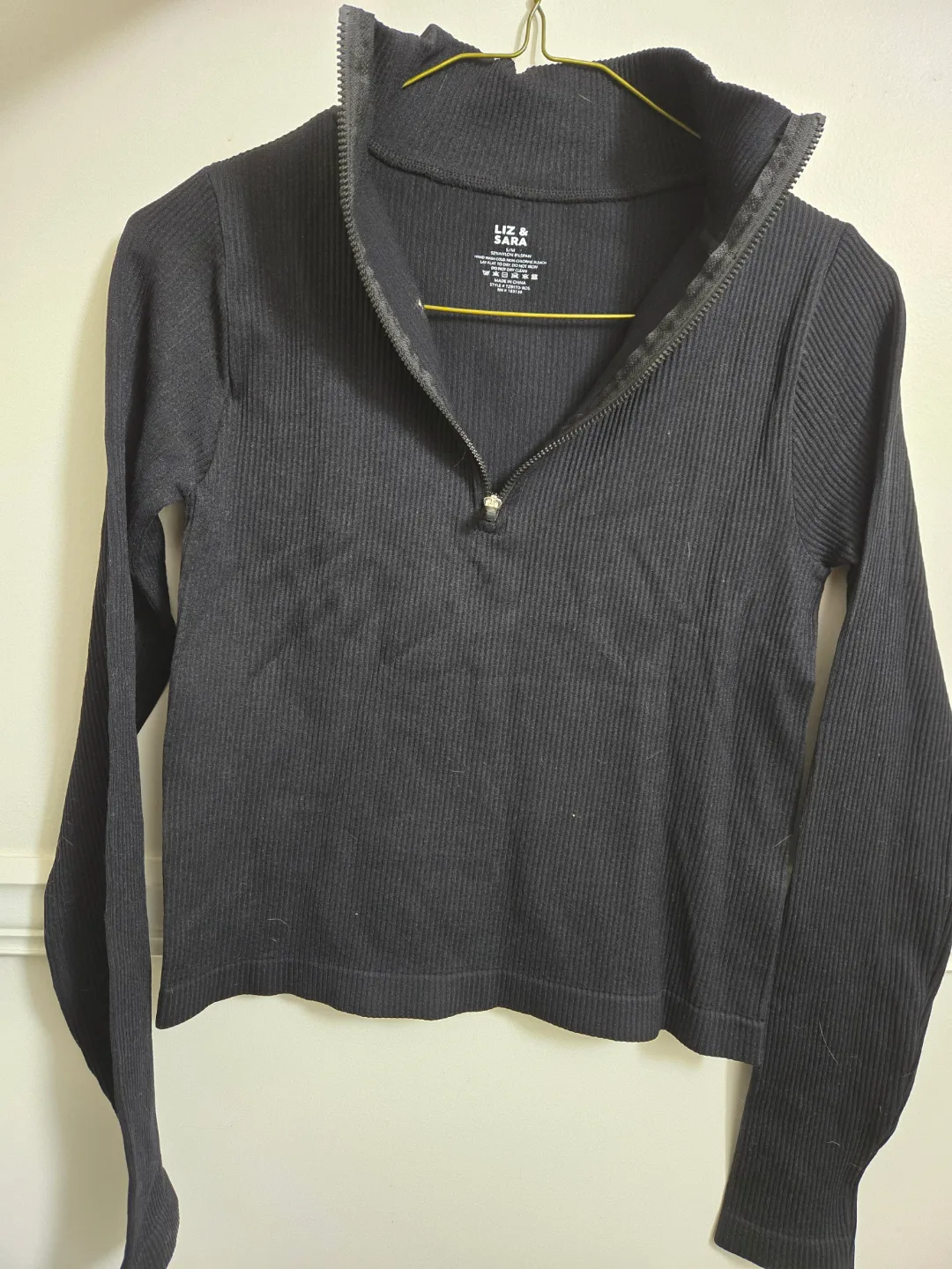 Liz & Sara Black Ribbed Zip-Up Top Size S/M image indicator(3)