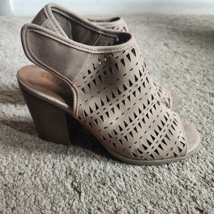 Women's Shoes thumbnail