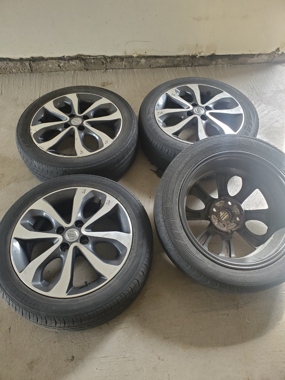 Set of 4 all season tires with alloy rims