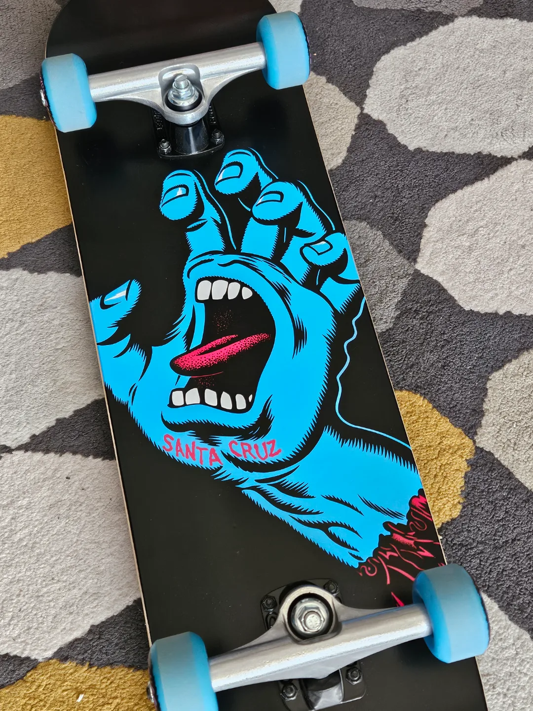 Classic Santa Cruz Screaming Hand Skateboard image indicator(3)