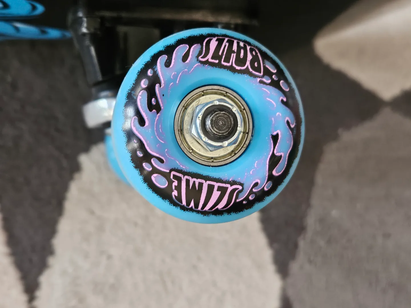 Classic Santa Cruz Screaming Hand Skateboard image indicator(6)