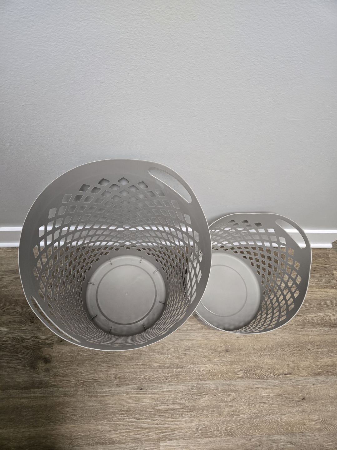 Brightroom Set of 2 Gray Plastic Laundry Baskets - photo 3