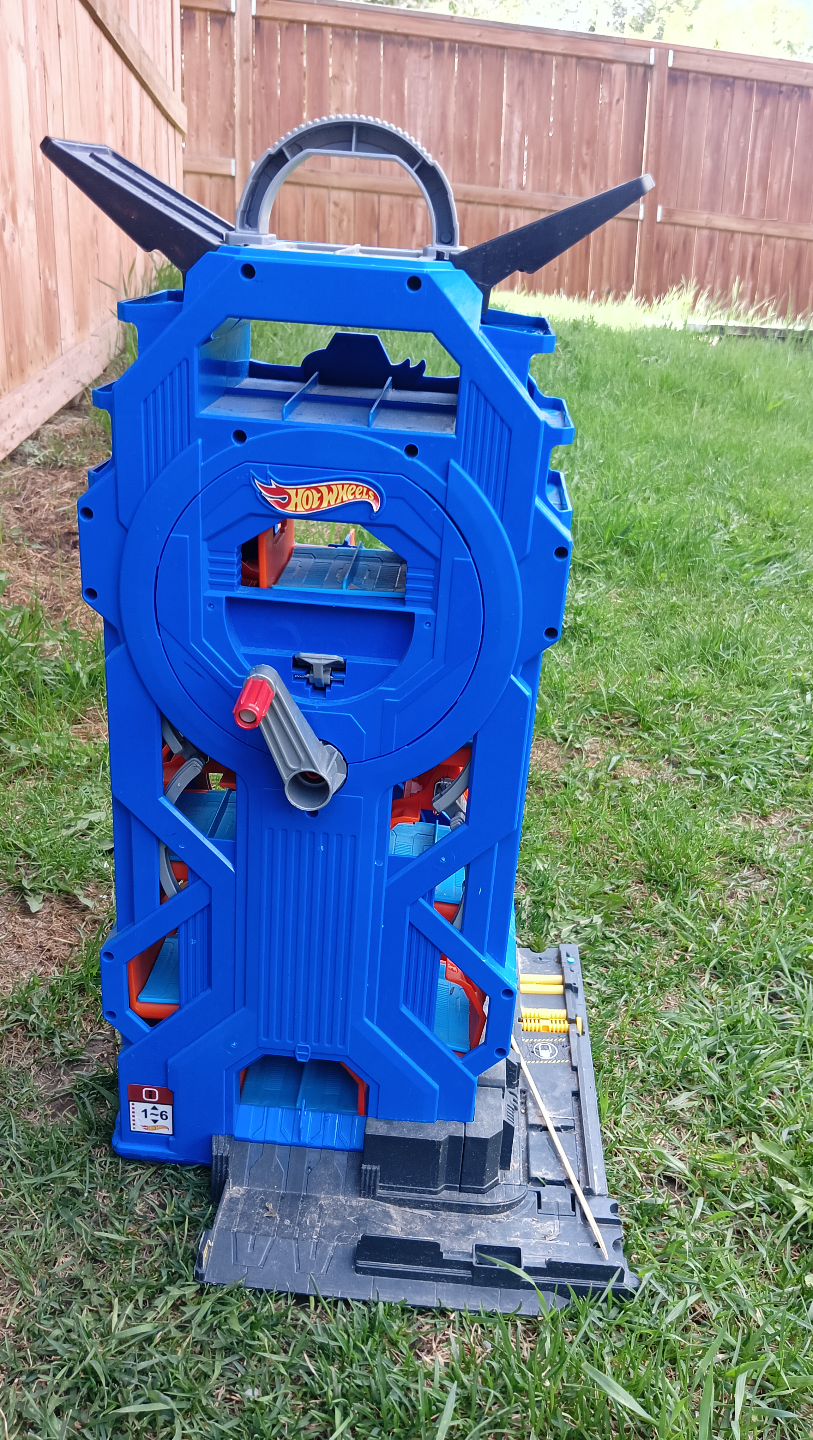 Hot Wheels Ultimate Garage Playset - photo 2