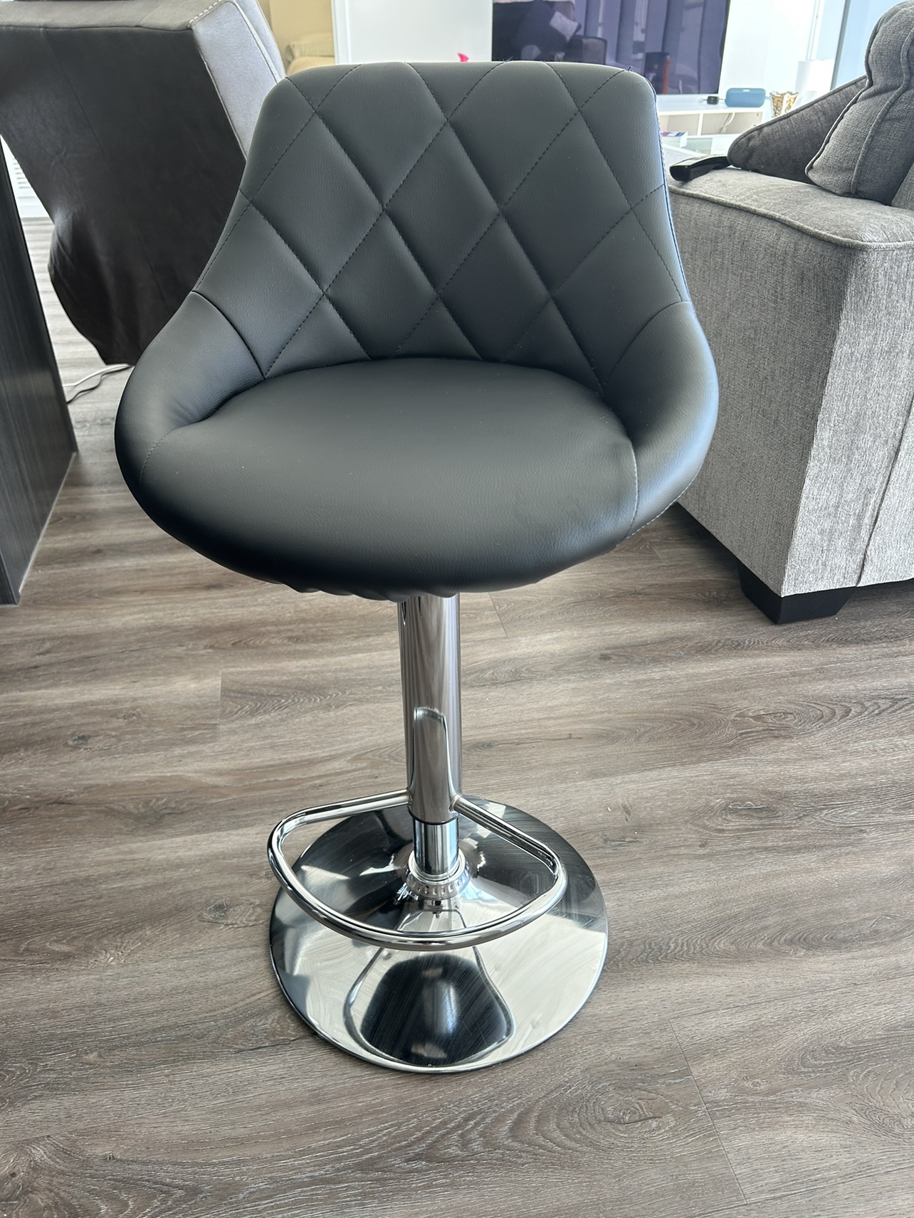4 Kitchen stools