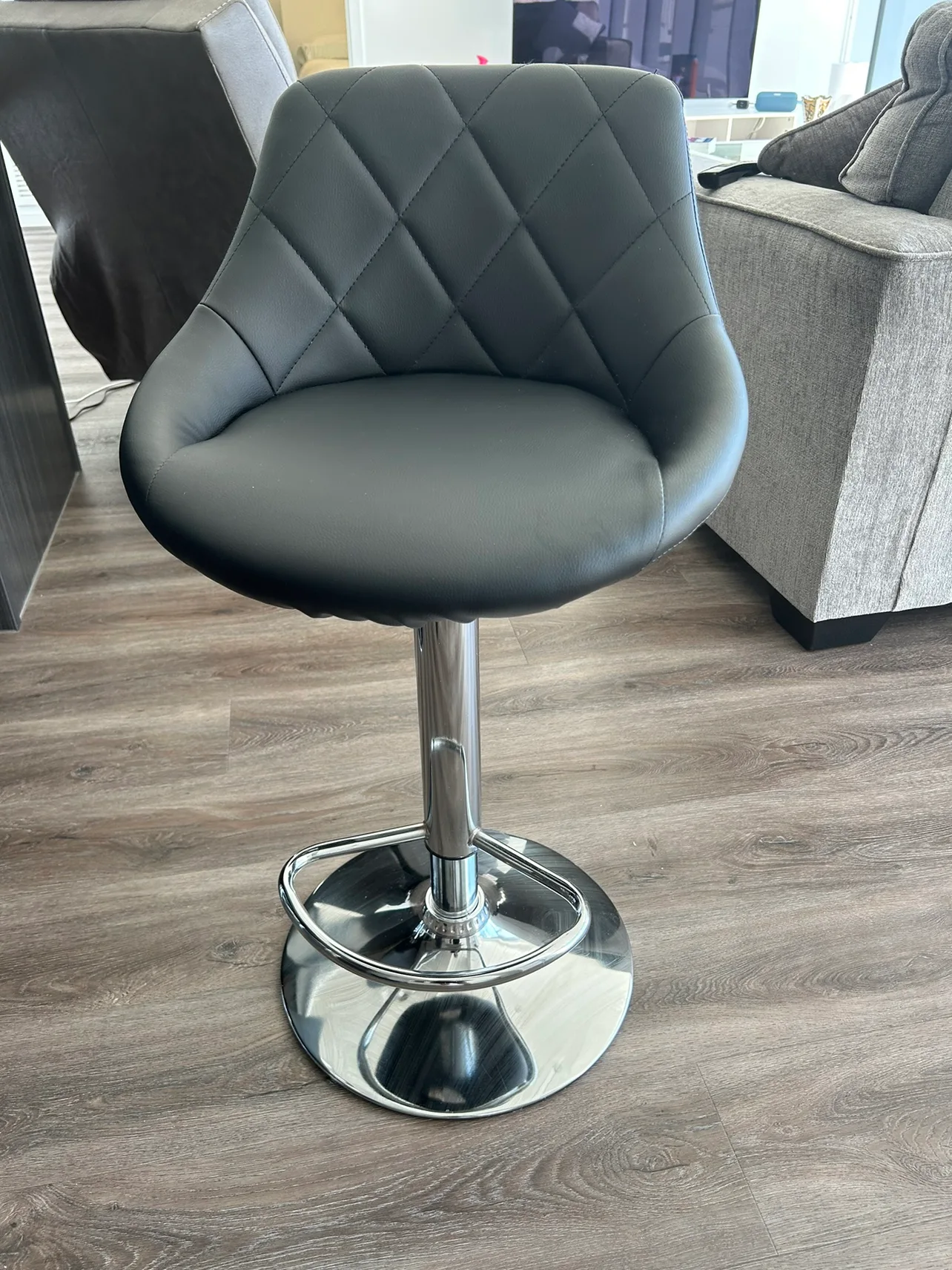 4 Kitchen stools thumbnail