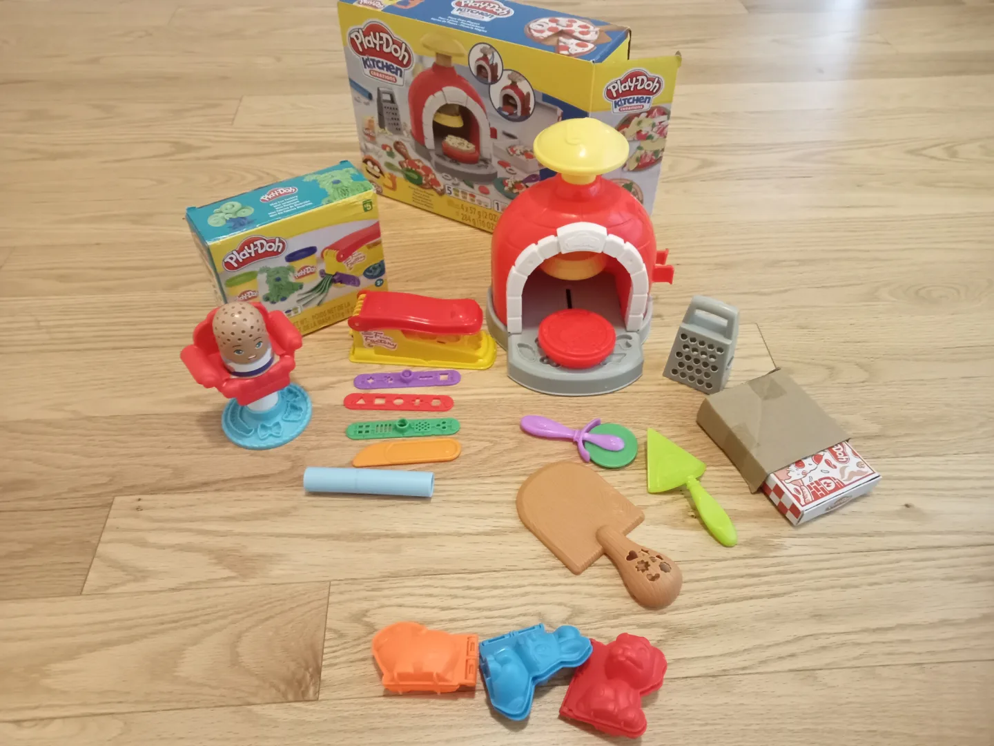 Play-Doh Kitchen Creations Set ( playdough not included) thumbnail