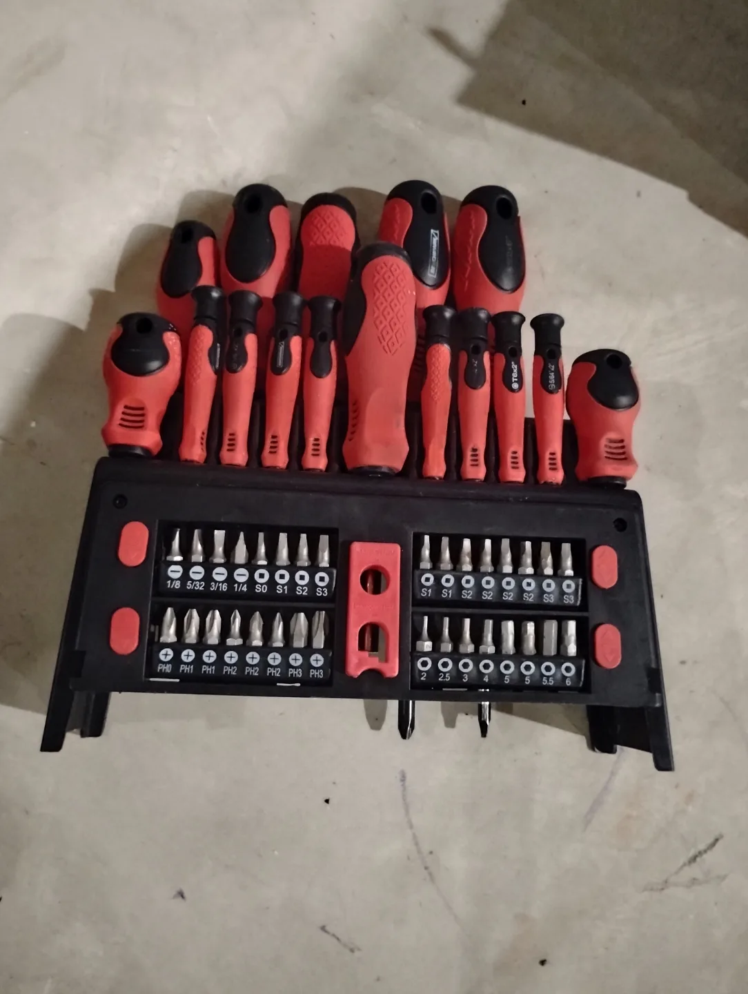 Screwdriver Set with Multiple Bits thumbnail