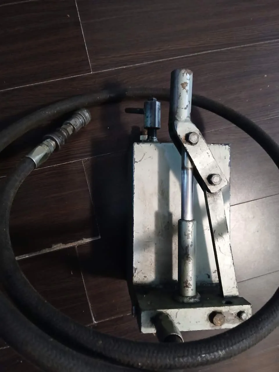 Del Hydraulics Manual Hydraulic Pump 421-7106 image indicator(2)