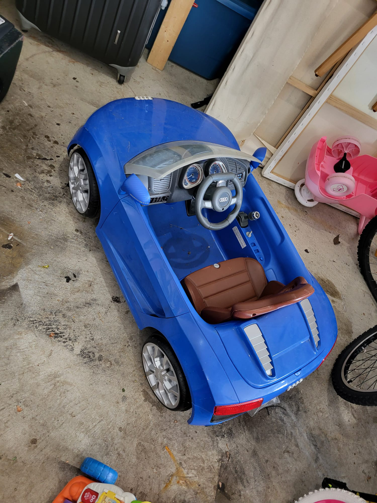 Kids' Ride-On Audi R8 Toy Car
