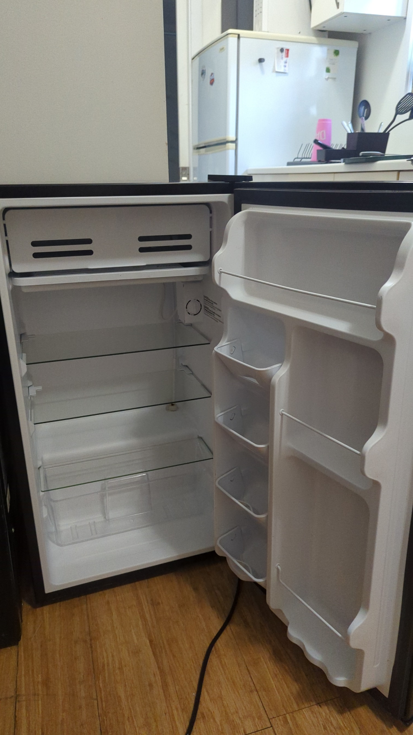 Compact Arctic King Refrigerator - photo 2