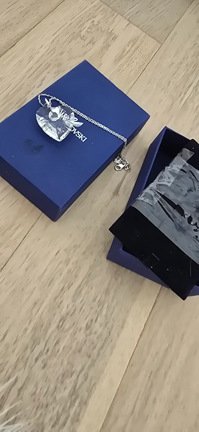 authentic  swarovski image indicator(3)