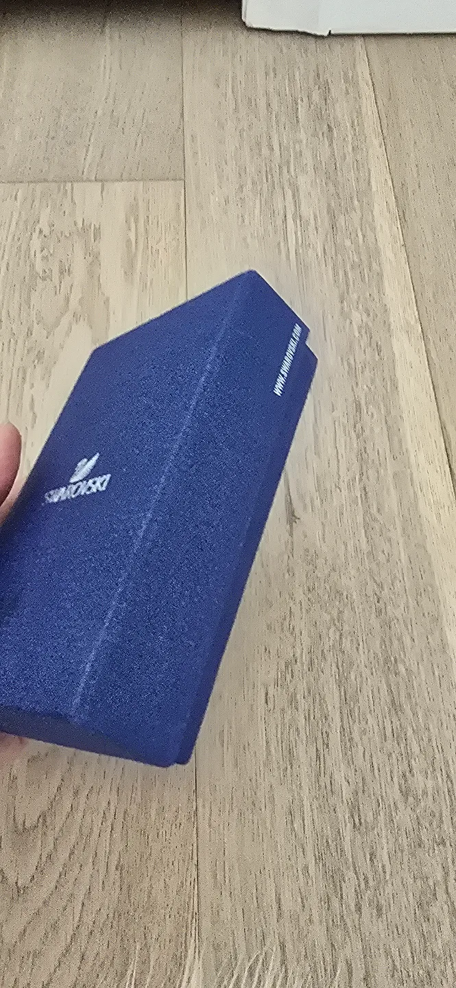 authentic  swarovski image indicator(4)