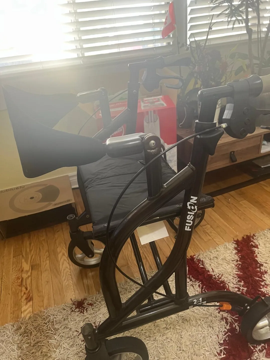 FUSION Rollator Walker image indicator(4)