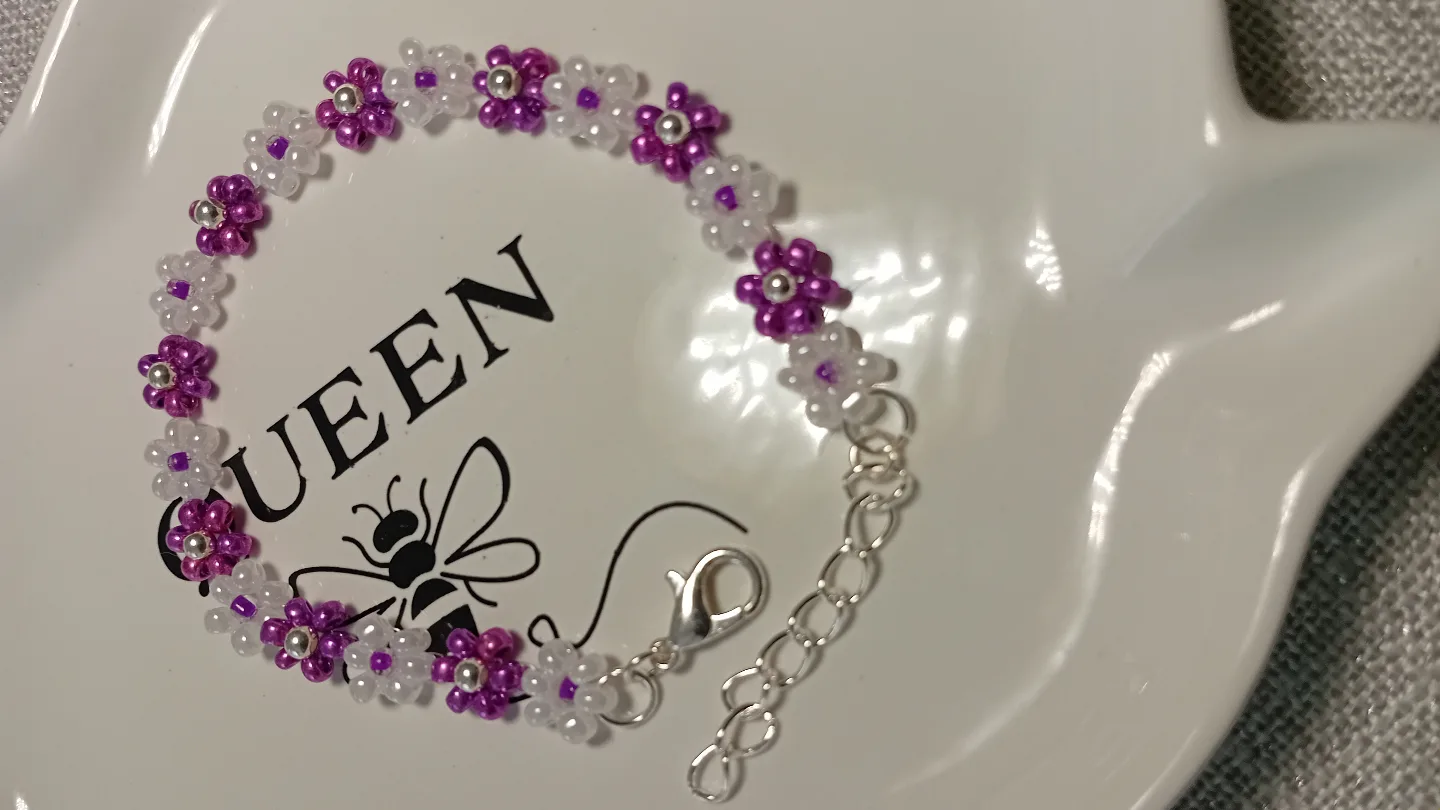 Handmade Beaded Flower Bracelet image indicator(8)