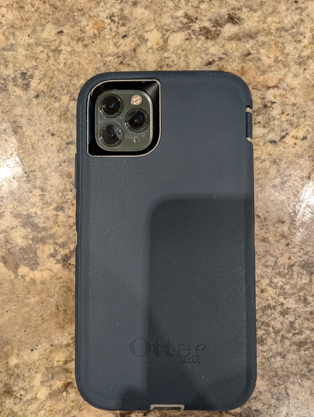 iPhone 11 Pro Max - 256 gb- Midnight Green with OtterBox case - photo 2