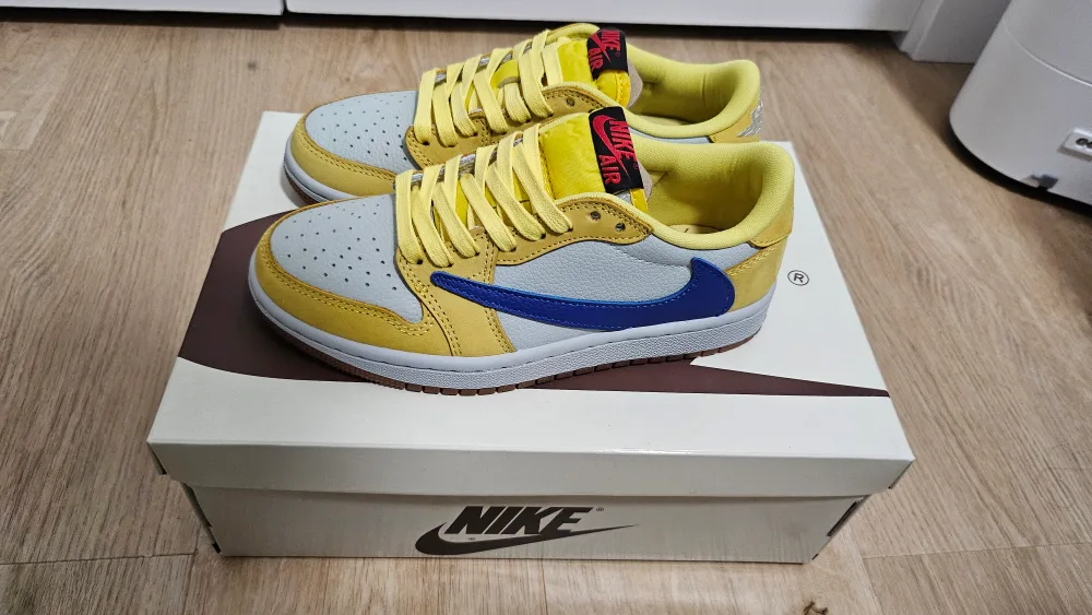 Jordan 1 Retro Low Travis Scott Canary thumbnail