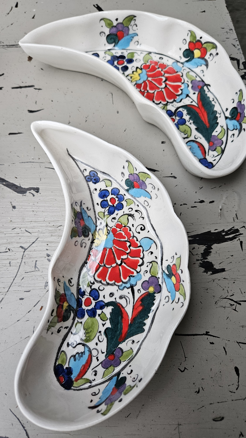Set of Four Turkish Crescent-Shaped Nesting Sauce Trays - photo 4