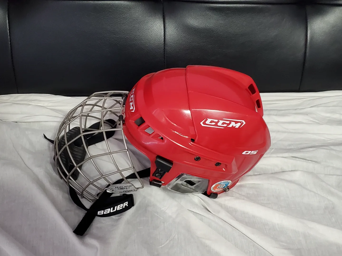 CCM Red Hockey Helmet with Bauer Cage (Certified hockey helmet) image indicator(2)