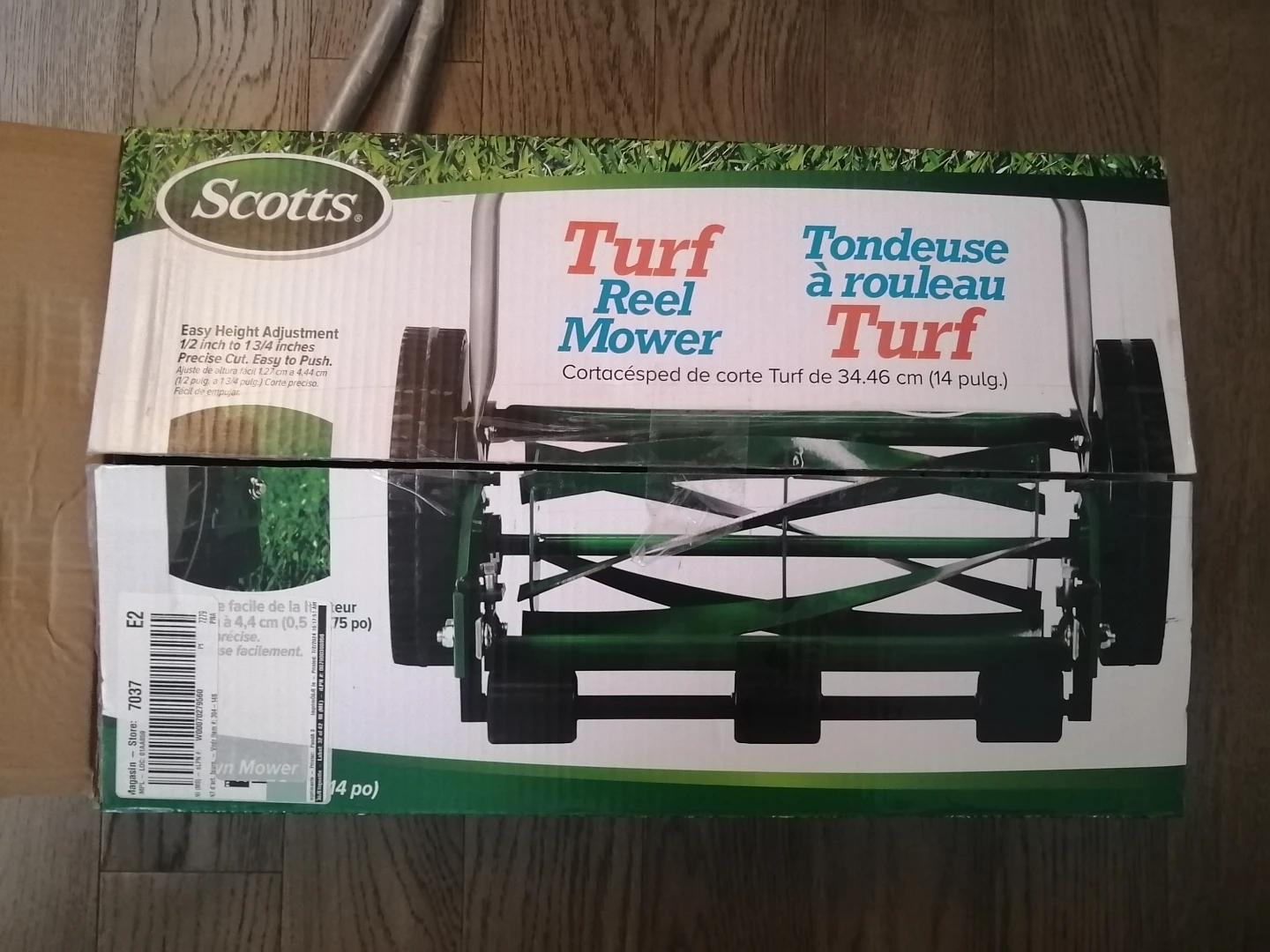 Like New Scotts Turf Reel Mower. Used Once!
