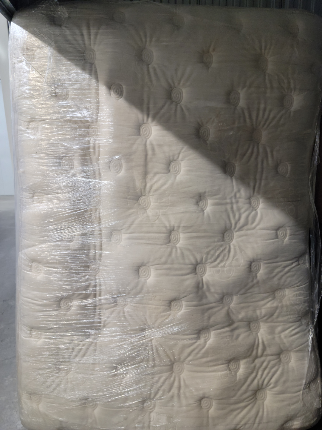 Pillowtop Queen Mattress-wrapped and ready - photo 3