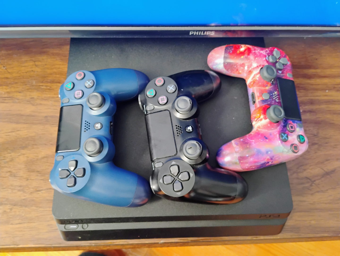 PlayStation 4 1tb - photo 2