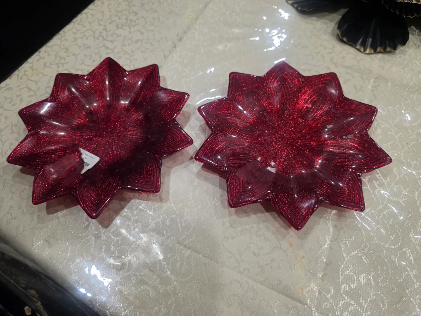 Pair of Red Glitter Starburst Dishes thumbnail