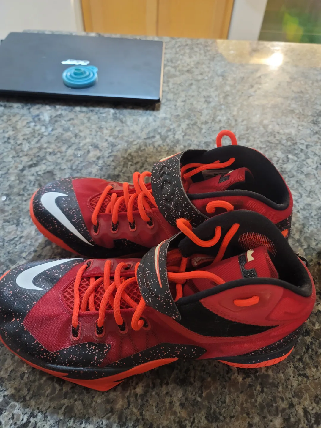 Nike LeBron Soldier 8 Basketball Shoes - University Red Sz 12 image indicator(2)