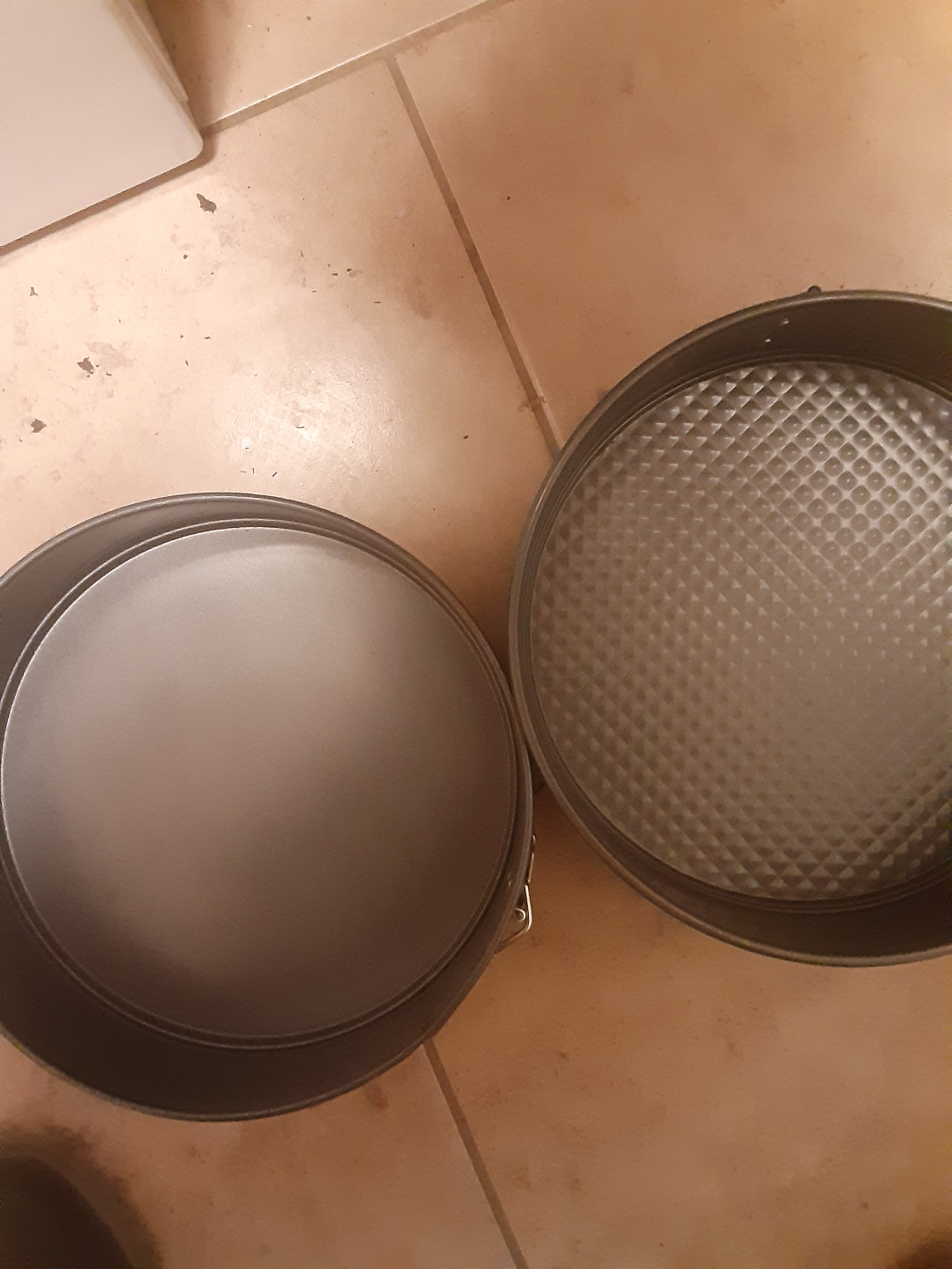 Set of 6 Non-Stick Cake Pans - photo 2