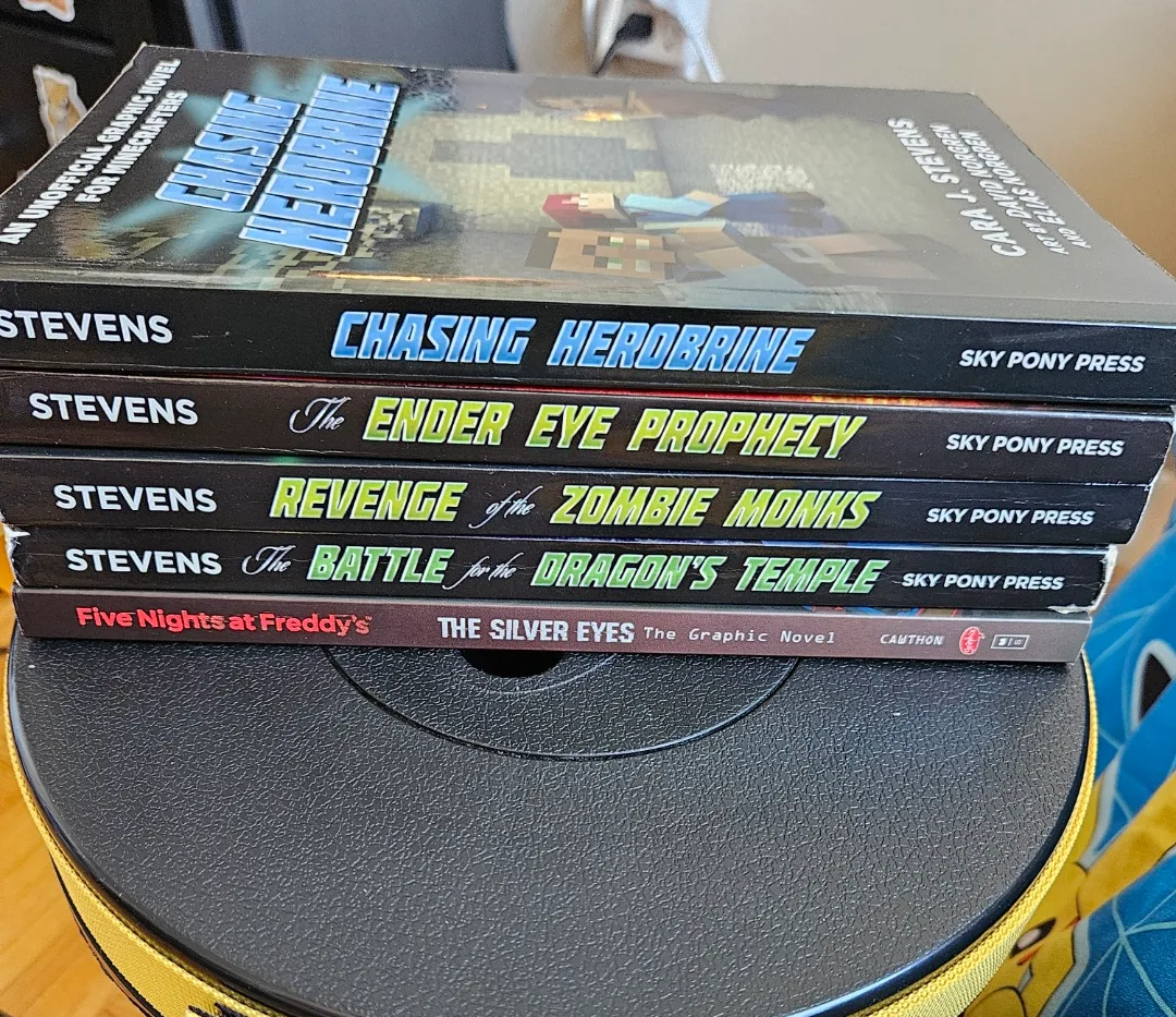 Minecraft & Roblox Books image indicator(3)