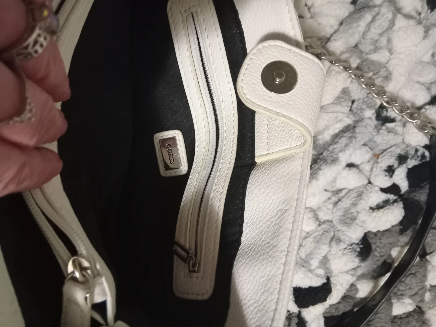 Guess Two-Tone Tote Bag image indicator(2)