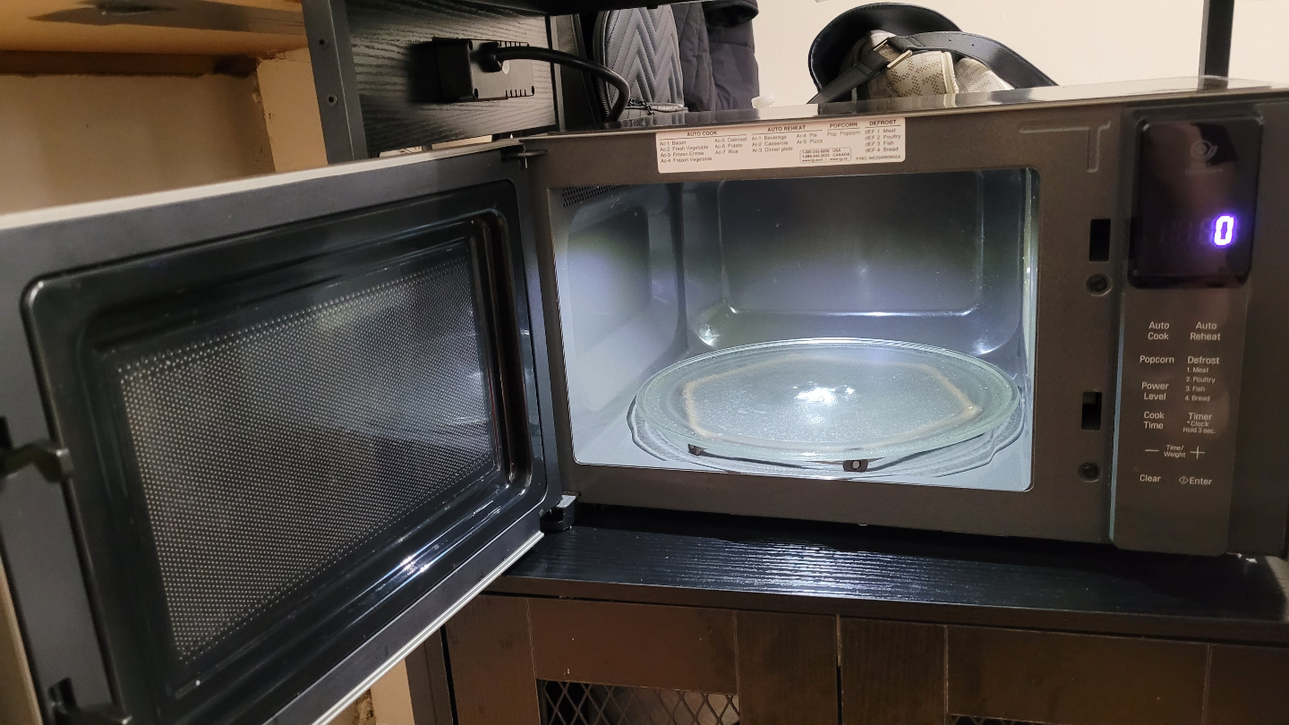LG Smart Inverter Microwave - photo 2