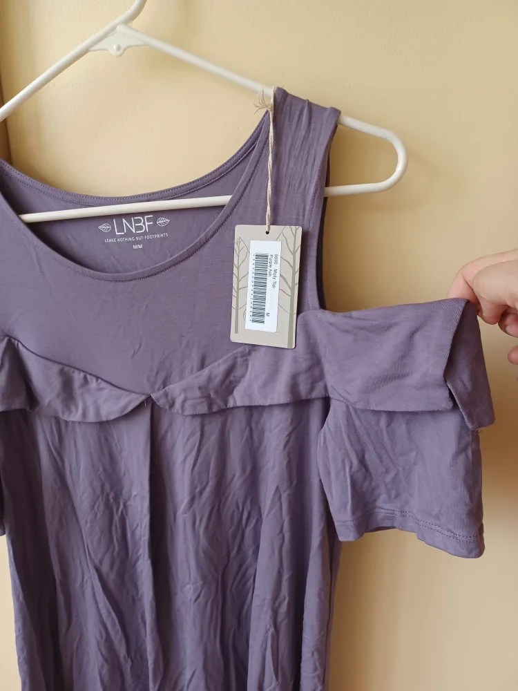 BRAND NEW with tags cold Shoulder Top - Size M image indicator(2)