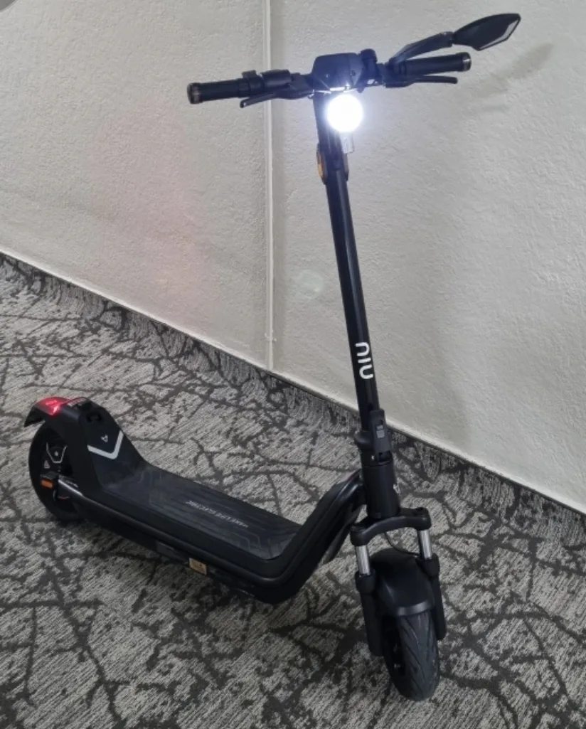 NIU KQi3 Pro Electric Scooter thumbnail