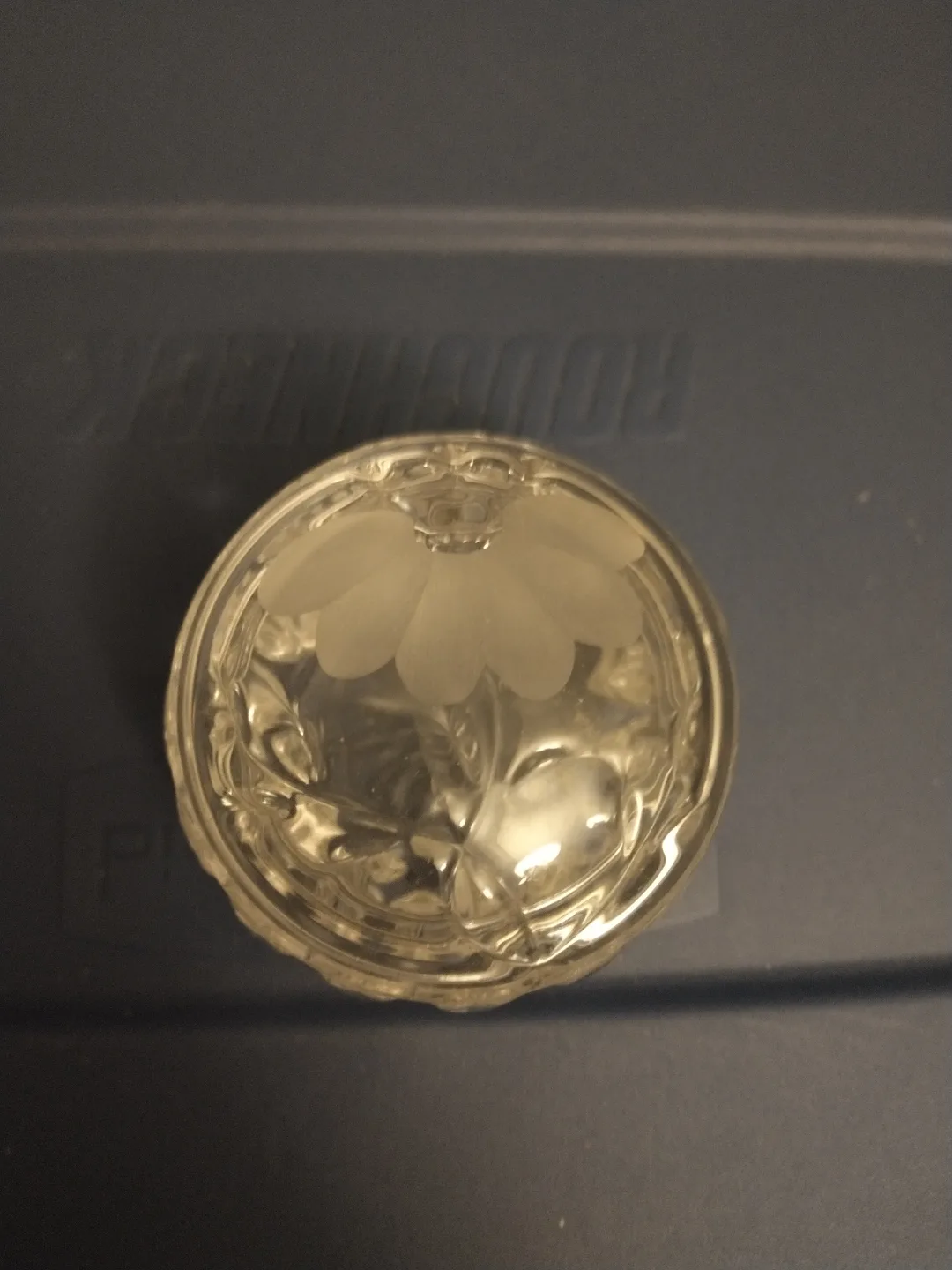 SMALL ROUND GLASS JEWELRY JAR WITH LID image indicator(2)