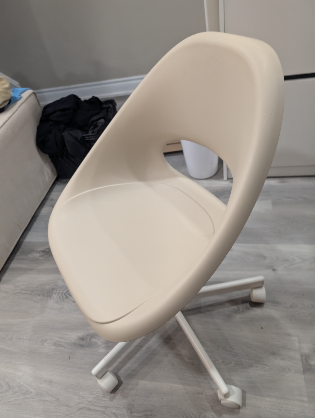chair with wheels - photo 2