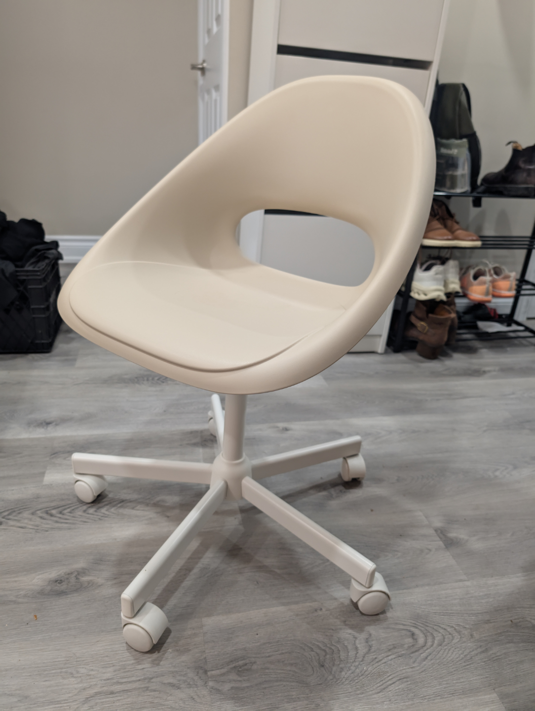 chair with wheels - photo 3