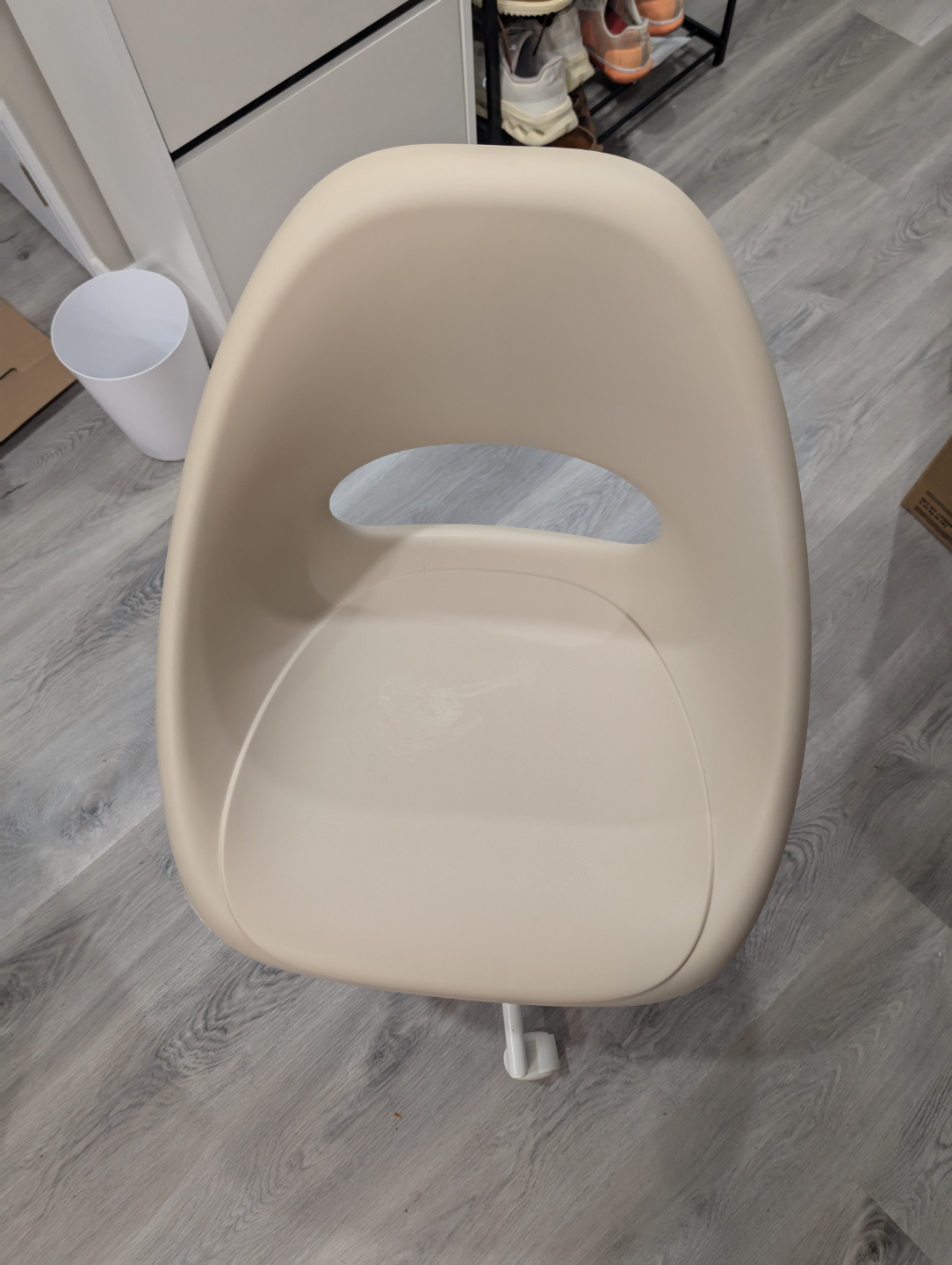 chair with wheels - photo 4