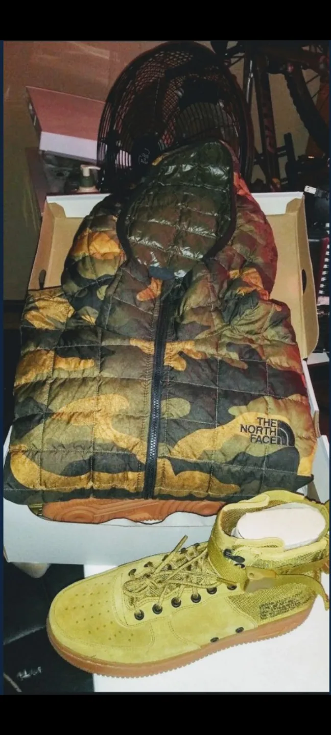 The North Face Camo Jacket or Puffer Vest image indicator(3)